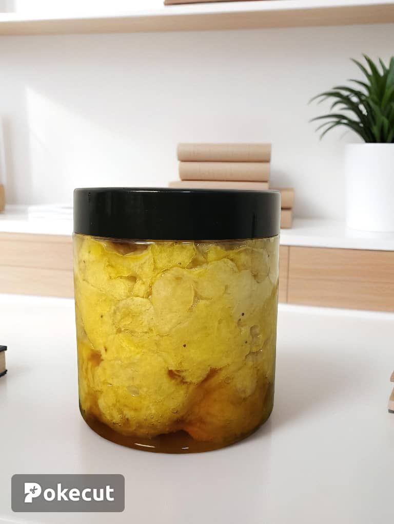 SAVON JAUNE BLANCHISSANT HUILEUX